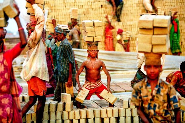 GMB Akash, photographe, "angels in hell"